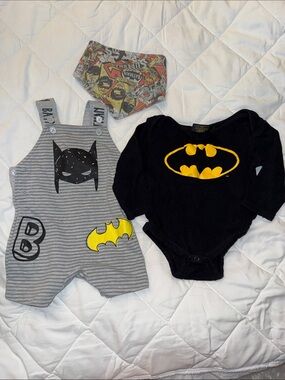 0/3m Batman Gray and Black Infant Romper with Logo Strap, longsleeve onsie GUC